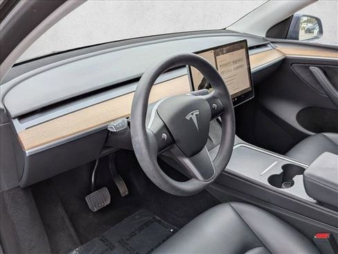 Used 2023 Tesla Model Y Long Range AWD/4WD image 10