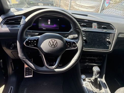 Used 2022 Volkswagen Tiguan SE R-Line image 6