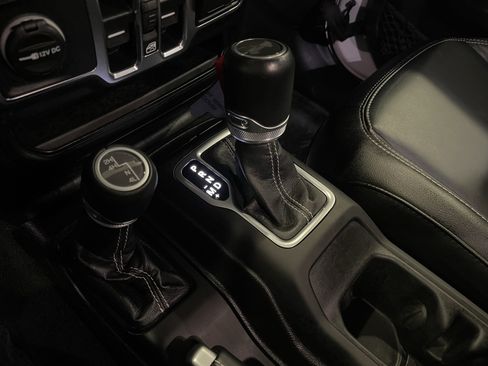 Used 2020 Jeep Wrangler Unlimited Sahara AWD/4WD image 19