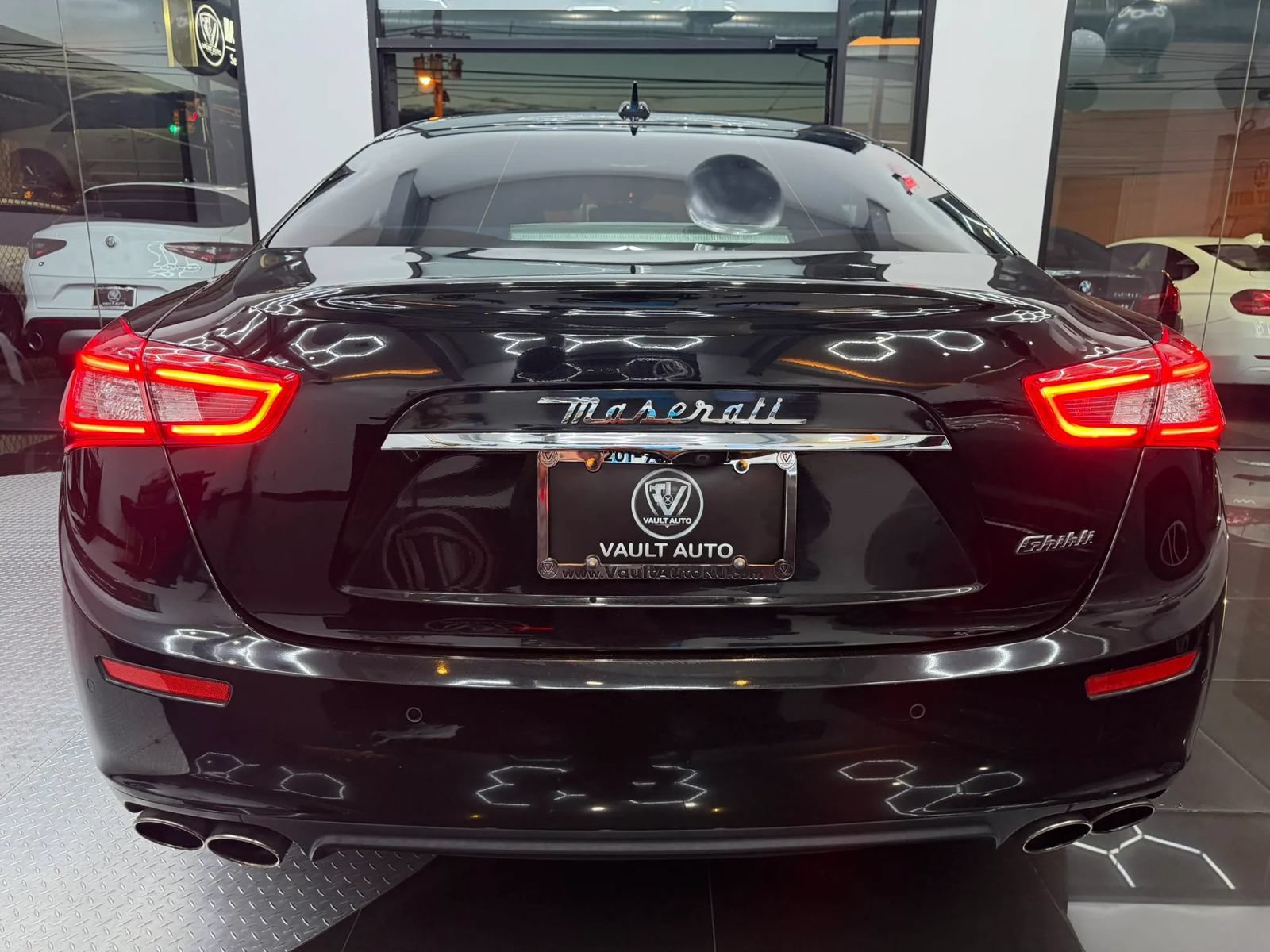 Used 2017 Maserati Ghibli w/ Luxury Package RWD image 17