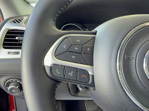 Used 2018 Jeep Compass Latitude FWD image 26