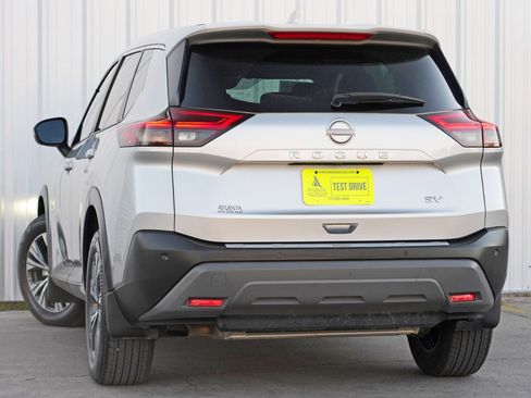 Used 2023 Nissan Rogue SV image 5