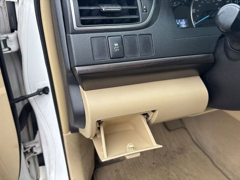 Used 2015 Toyota Camry LE image 16