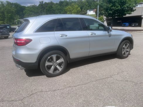 Used 2017 Mercedes-Benz GLC 300 4MATIC image 4