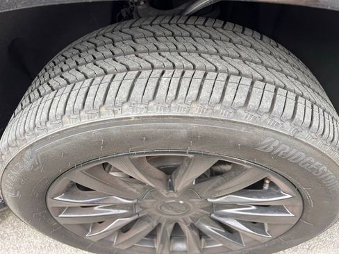 Used 2023 Cadillac Escalade Premium Luxury image 9