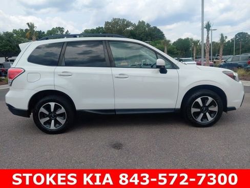 Used 2017 Subaru Forester 2.5i Premium w/ All-Weather Package image 4