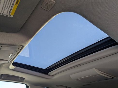 Used 2017 GMC Yukon SLT w/ Open Road Package image 24