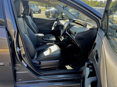 Used 2018 Toyota Prius Prime Premium image 17