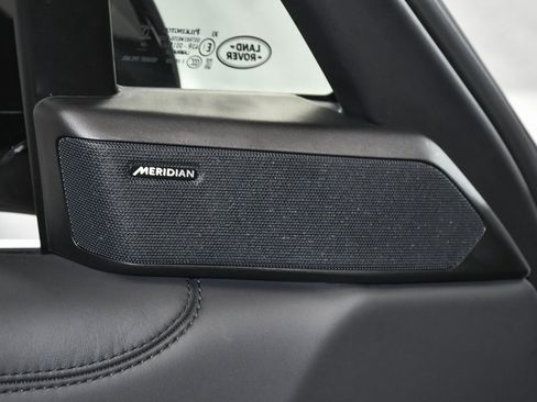 Used 2025 Land Rover Range Rover SE image 10