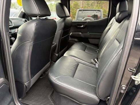 Used 2018 Toyota Tacoma SR image 19