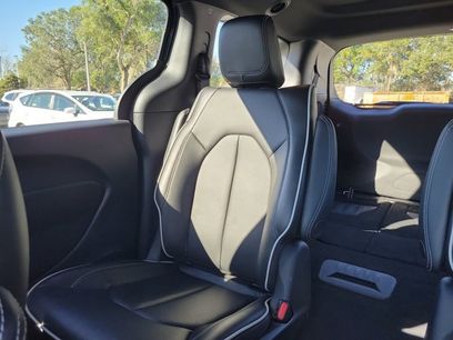 Used 2022 Chrysler Pacifica Limited w/ S Appearance Package