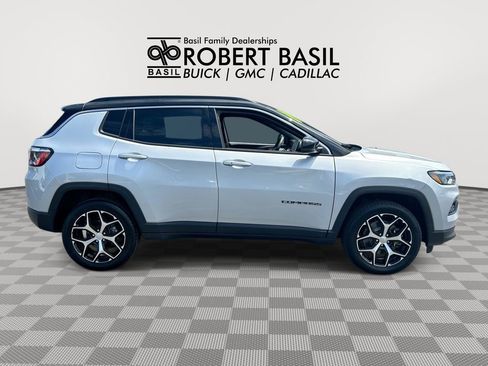 Used 2024 Jeep Compass Limited AWD/4WD image 9