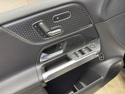 New 2025 Mercedes-Benz GLB 250 4MATIC image 11