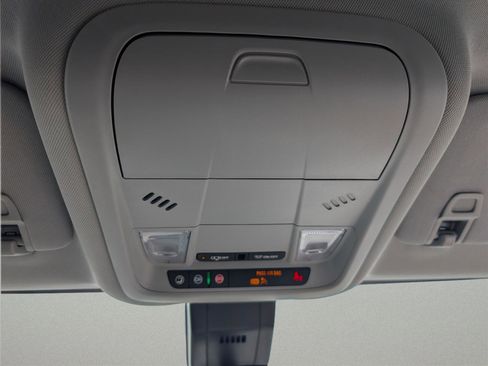 Used 2023 Chevrolet Equinox LT FWD image 13