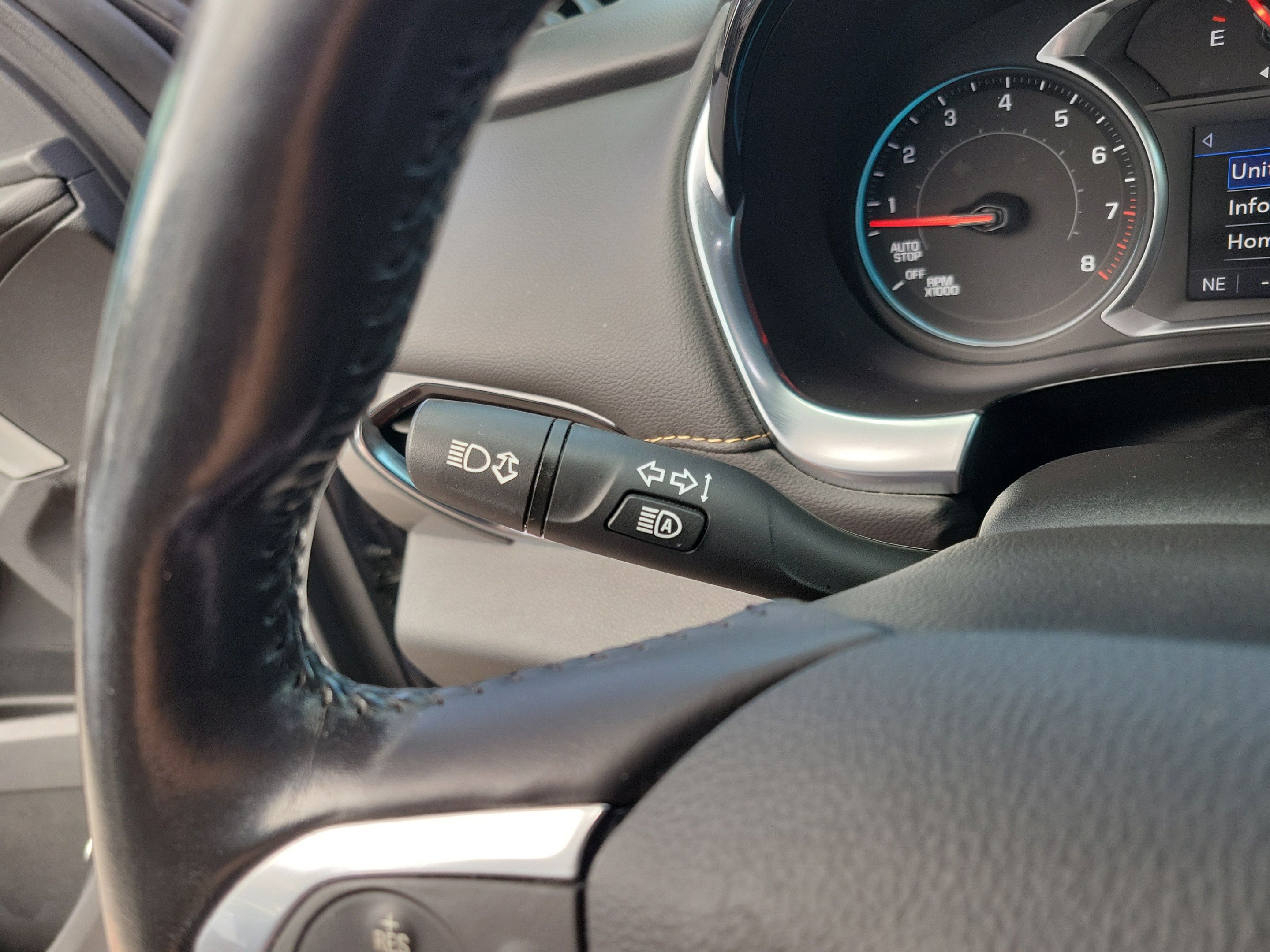 Used 2020 Chevrolet Traverse LT FWD image 26