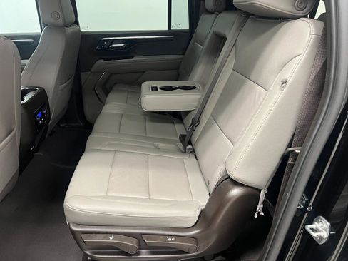 Used 2025 Chevrolet Suburban LT AWD/4WD image 30