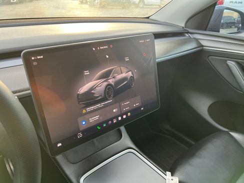 Used 2023 Tesla Model Y Performance AWD/4WD image 32