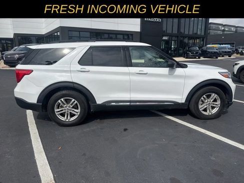 Used 2023 Ford Explorer XLT w/ Equipment Group 202A image 2