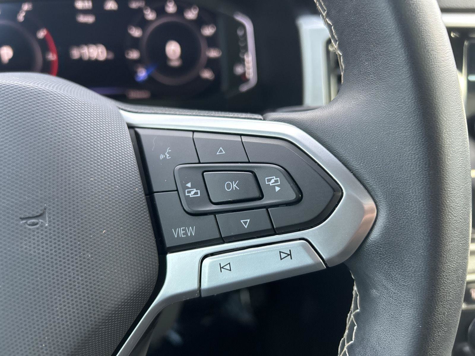 Certified 2023 Volkswagen Atlas Cross Sport SE w/ Panoramic Sunroof Package AWD/4WD image 15