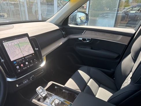Certified 2025 Volvo XC90 B6 Plus AWD/4WD image 22