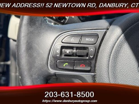 Used 2017 Kia Niro Touring w/ Advanced Technology Package FWD image 18