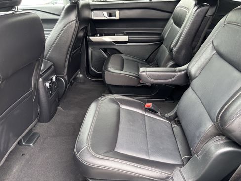 Used 2024 Ford Explorer Limited AWD/4WD image 16