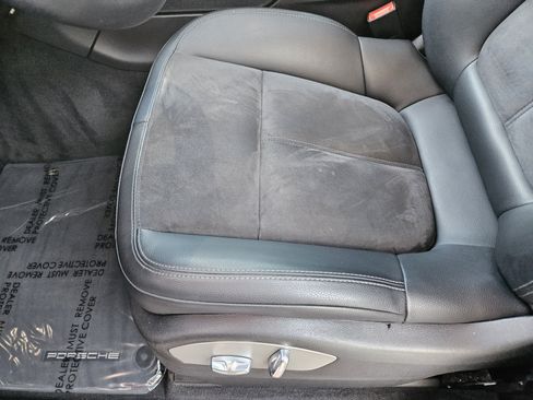 Used 2019 Porsche Macan image 21