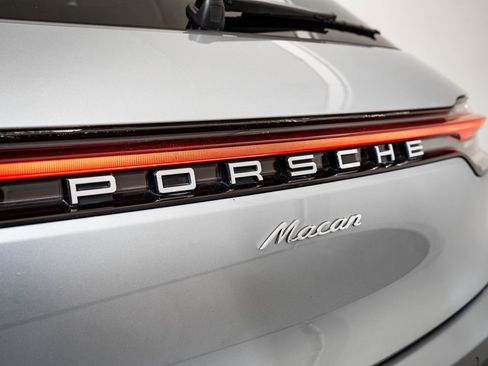 Used 2023 Porsche Macan image 19