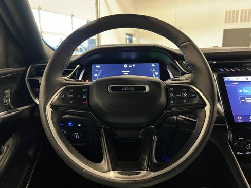 Used 2024 Jeep Grand Cherokee Trailhawk image 11