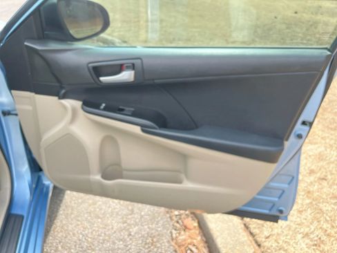 Used 2012 Toyota Camry LE image 24