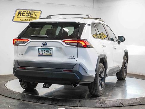Used 2019 Toyota RAV4 XLE image 4
