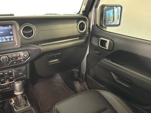 Used 2019 Jeep Wrangler Unlimited Sahara w/ Cold Weather Group AWD/4WD image 19