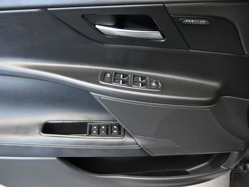 Used 2019 Jaguar XE S image 10