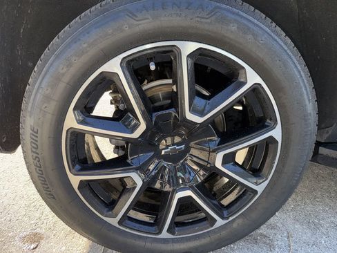 Used 2022 Chevrolet Suburban RST w/ Sport Performance Package image 45