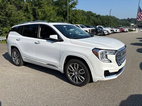 Used 2023 GMC Terrain Denali w/ Denali Premium Package AWD/4WD image 7