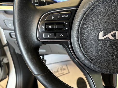 Used 2022 Kia Niro LXS image 10