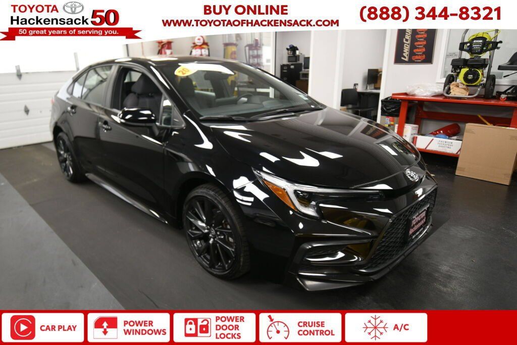 Used 2023 Toyota Corolla SE w/ Carpet Mat Package (TMS) FWD image 1