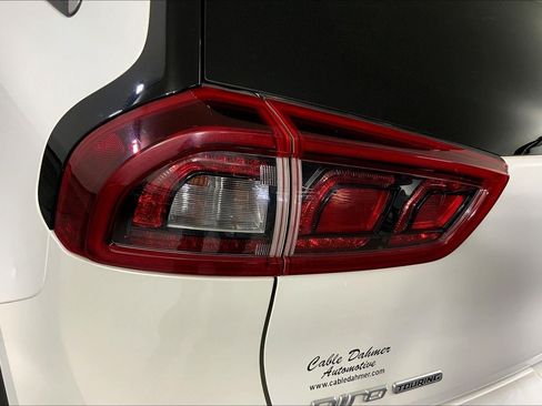 Used 2018 Kia Niro Touring FWD image 26