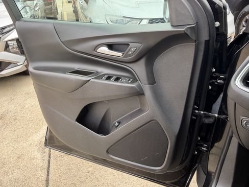 Used 2024 Chevrolet Equinox LT FWD image 22