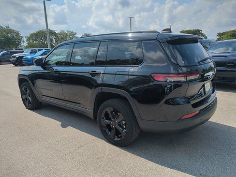 Used 2023 Jeep Grand Cherokee L Laredo RWD image 8
