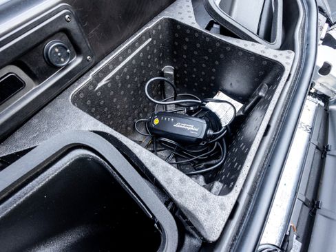 Used 2021 Lamborghini Huracan STO RWD image 40