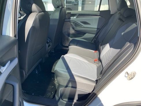 New 2025 Volkswagen Tiguan SE image 58