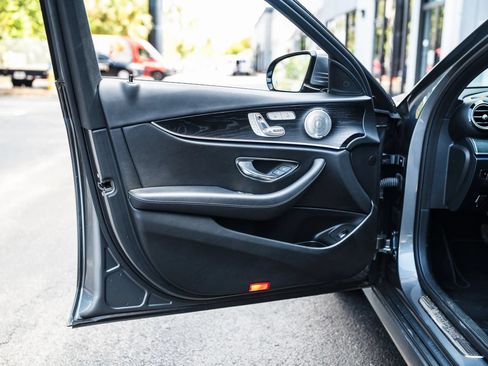 Used 2018 Mercedes-Benz E 300 4MATIC image 16