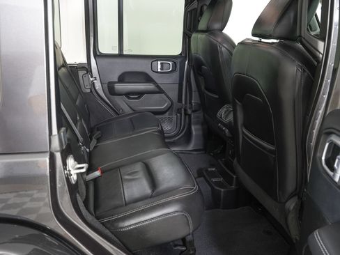 Used 2019 Jeep Wrangler Unlimited Sahara AWD/4WD image 9