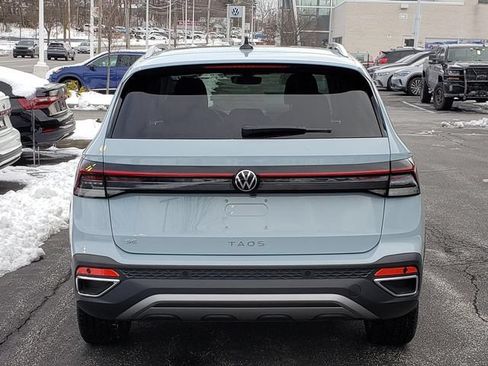 New 2026 Volkswagen Taos SE FWD image 4