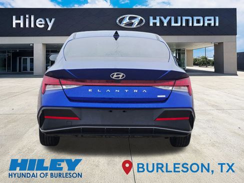 Used 2024 Hyundai Elantra Blue image 5