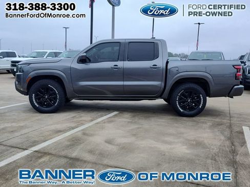 Used 2022 Nissan Frontier SV image 3