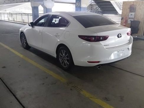 Certified 2022 MAZDA MAZDA3 s FWD image 4