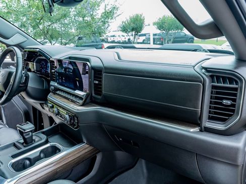 Used 2024 Chevrolet Silverado 1500 LT Trail Boss w/ LT Trail Boss Premium Package AWD/4WD image 18