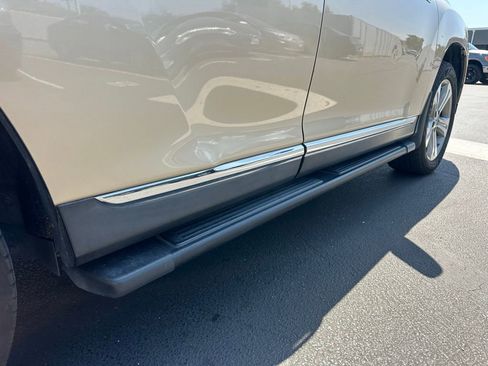 Used 2011 Toyota Highlander Limited w/ Tow Pkg FWD image 7